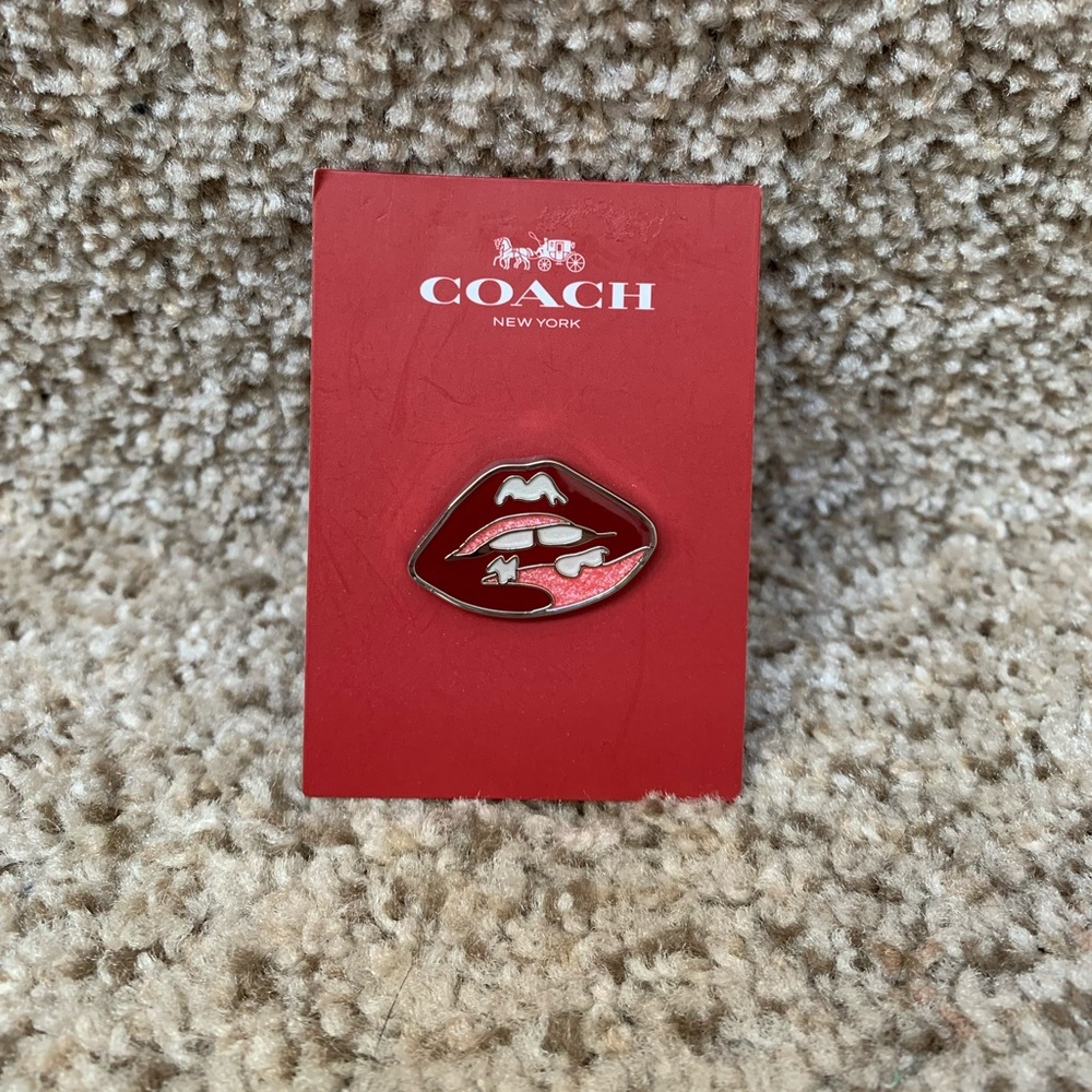 Coach enamel decorative classic lip pin